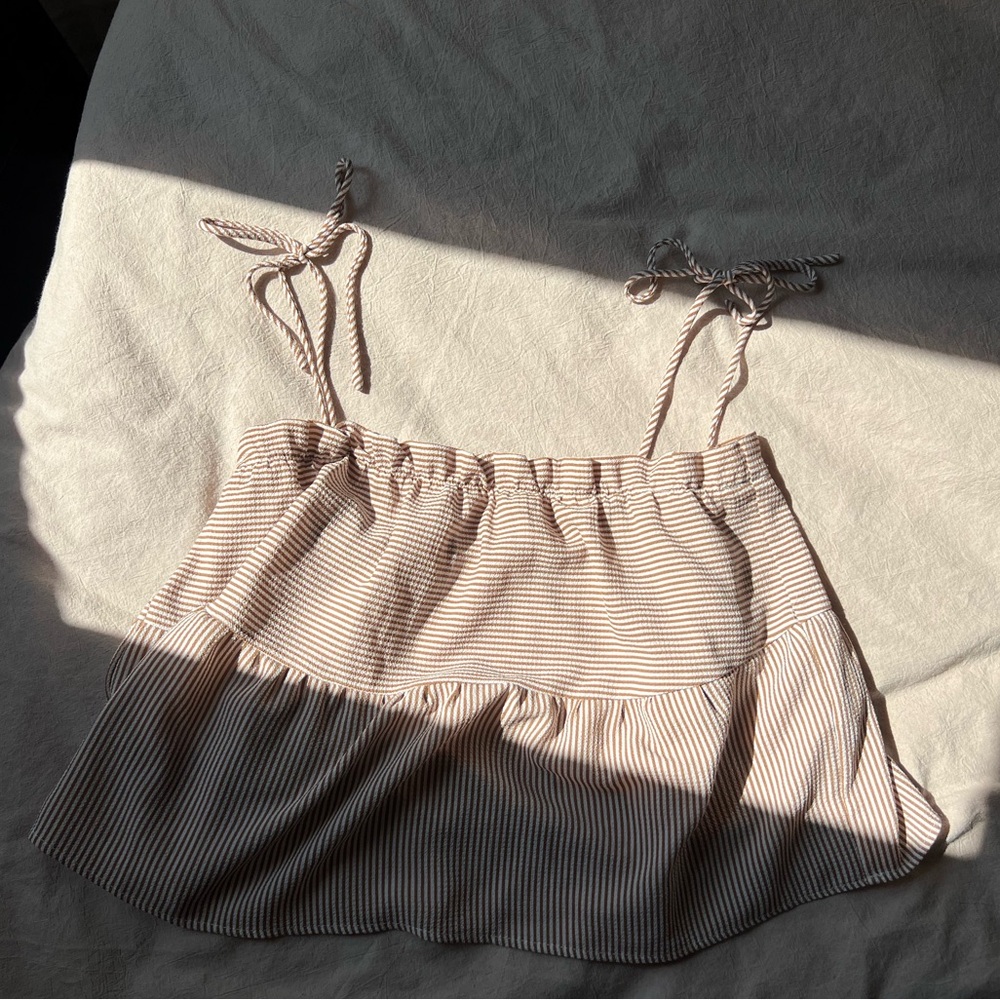 Summer flowy tube top with tie straps